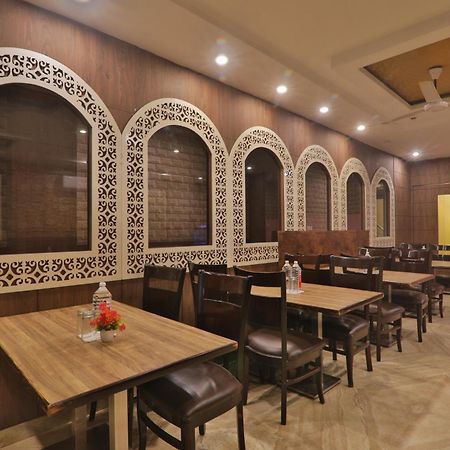 ורנאסי Hotel Janki Inn Sigra 2 Km From Kashi Vishwanath Dham מראה חיצוני תמונה