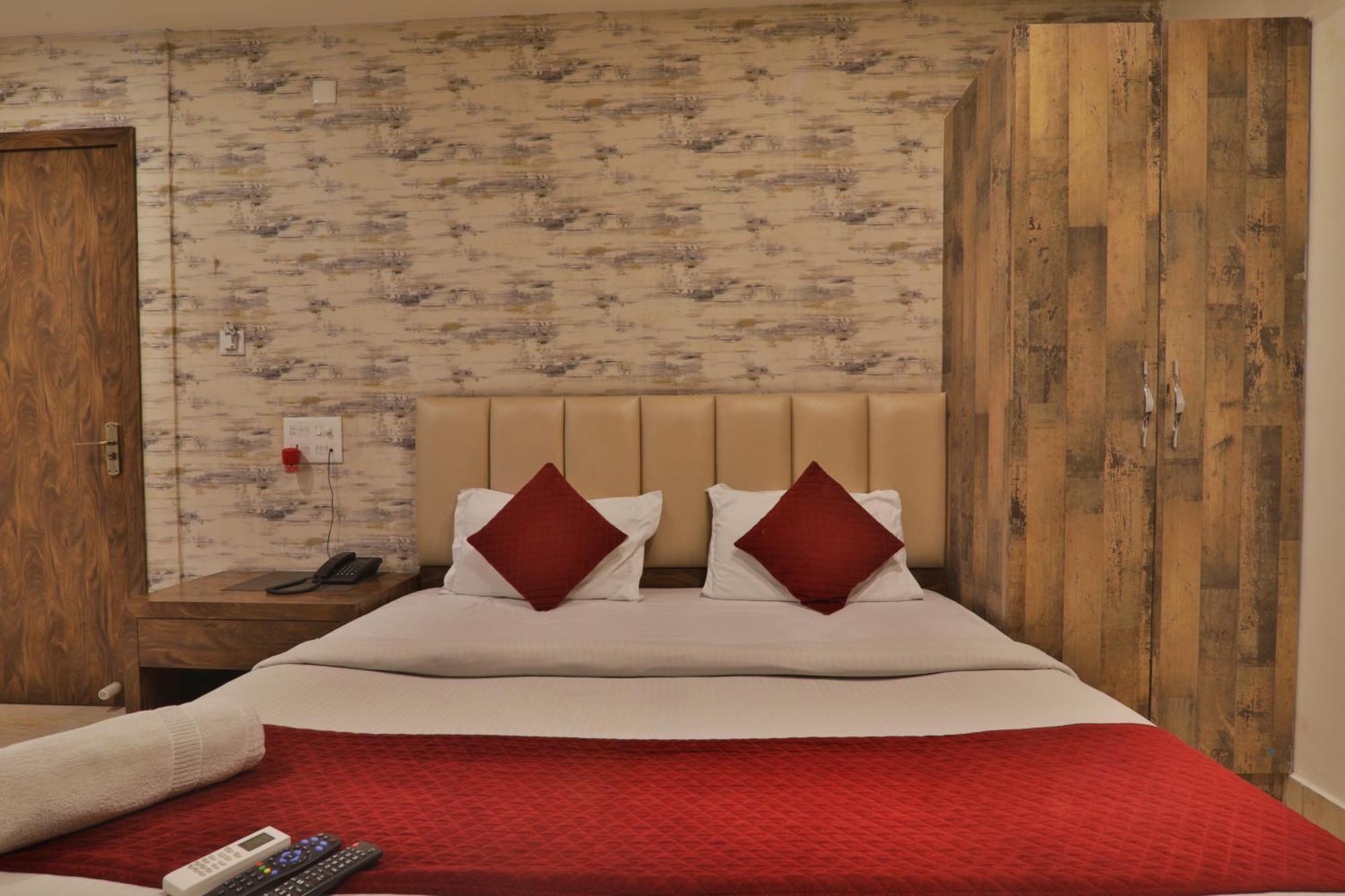 ורנאסי Hotel Janki Inn Sigra 2 Km From Kashi Vishwanath Dham מראה חיצוני תמונה