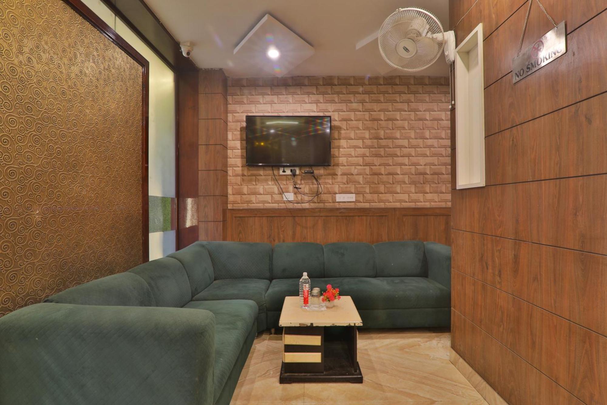 ורנאסי Hotel Janki Inn Sigra 2 Km From Kashi Vishwanath Dham מראה חיצוני תמונה