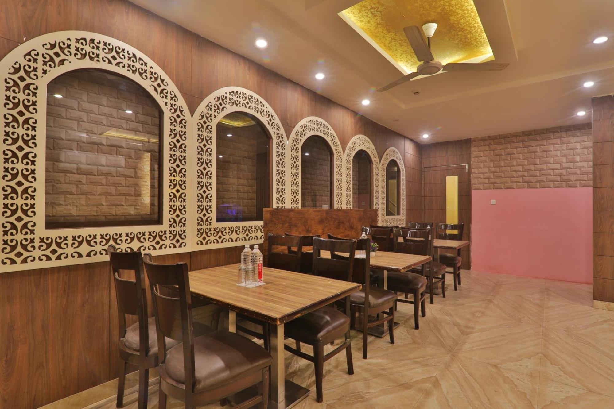 ורנאסי Hotel Janki Inn Sigra 2 Km From Kashi Vishwanath Dham מראה חיצוני תמונה