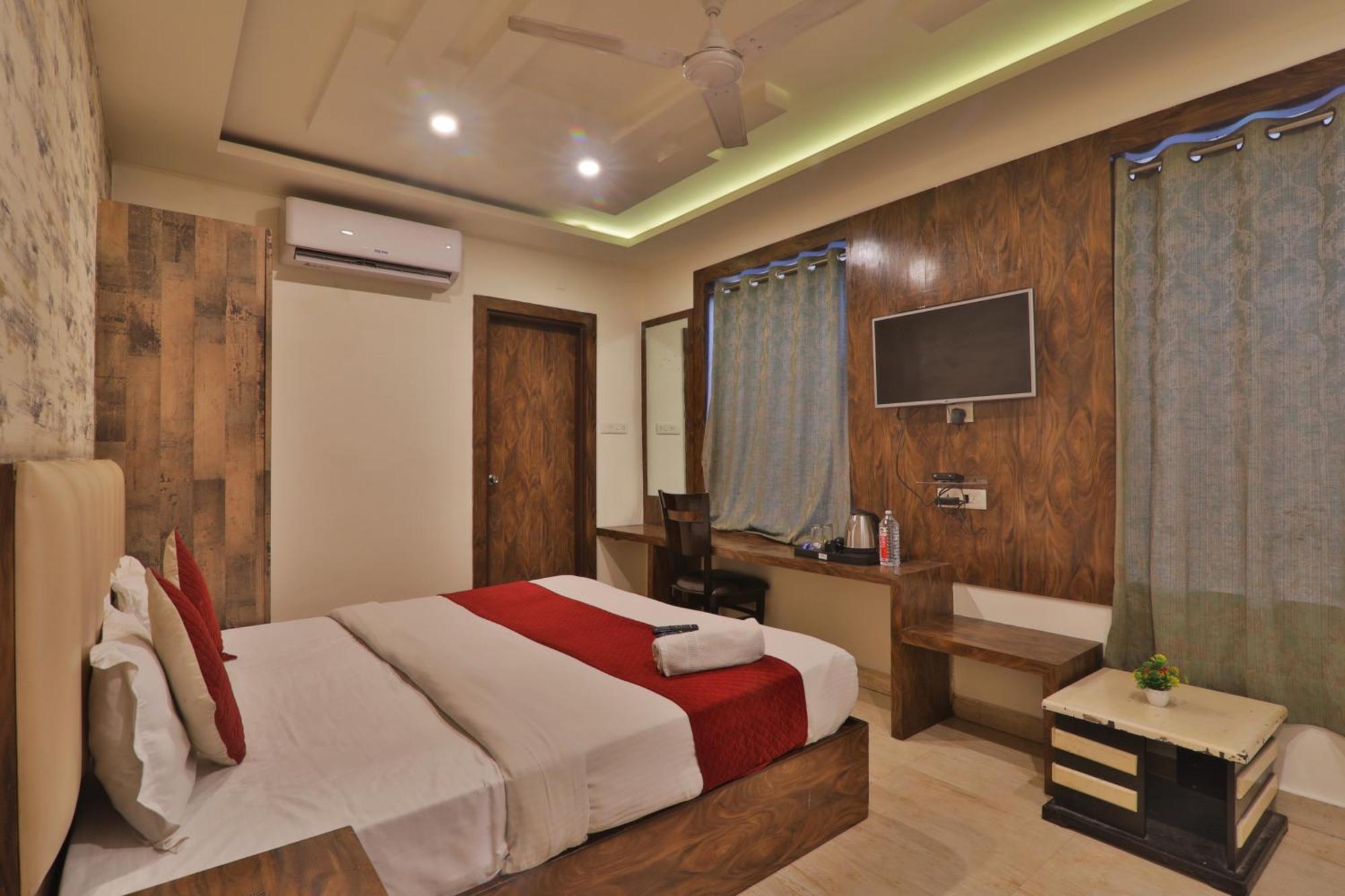 ורנאסי Hotel Janki Inn Sigra 2 Km From Kashi Vishwanath Dham מראה חיצוני תמונה
