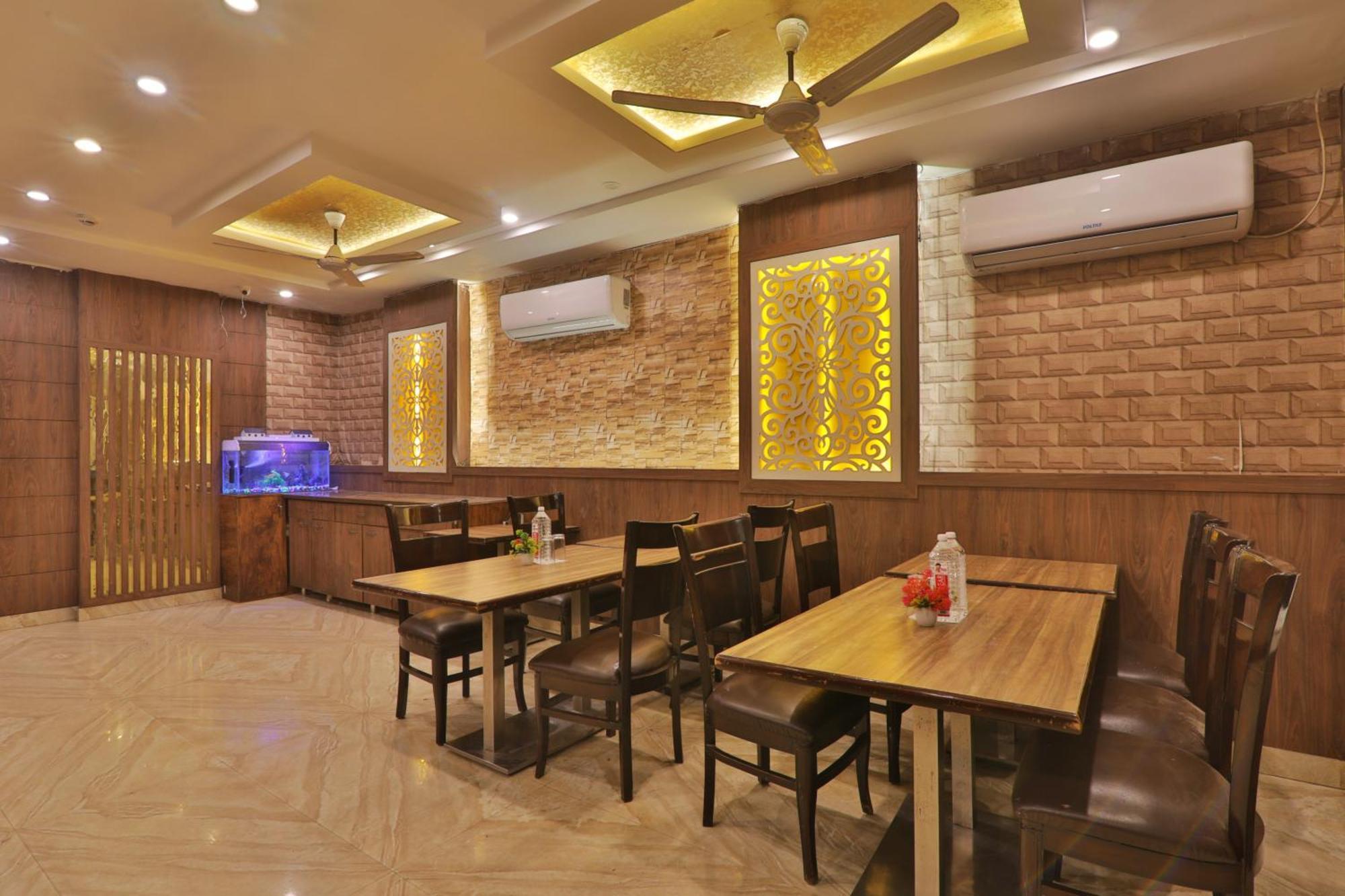 ורנאסי Hotel Janki Inn Sigra 2 Km From Kashi Vishwanath Dham מראה חיצוני תמונה