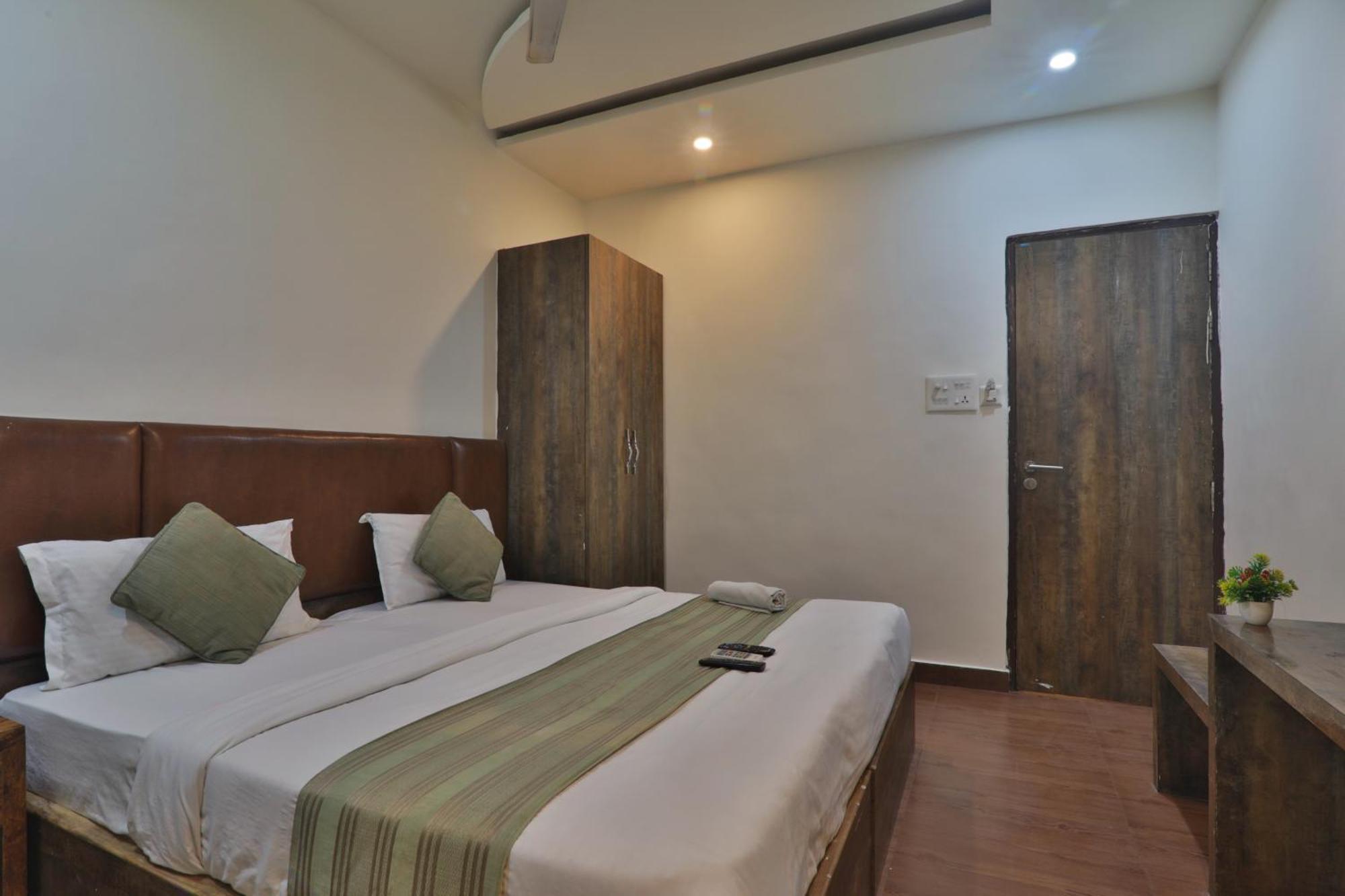 ורנאסי Hotel Janki Inn Sigra 2 Km From Kashi Vishwanath Dham מראה חיצוני תמונה