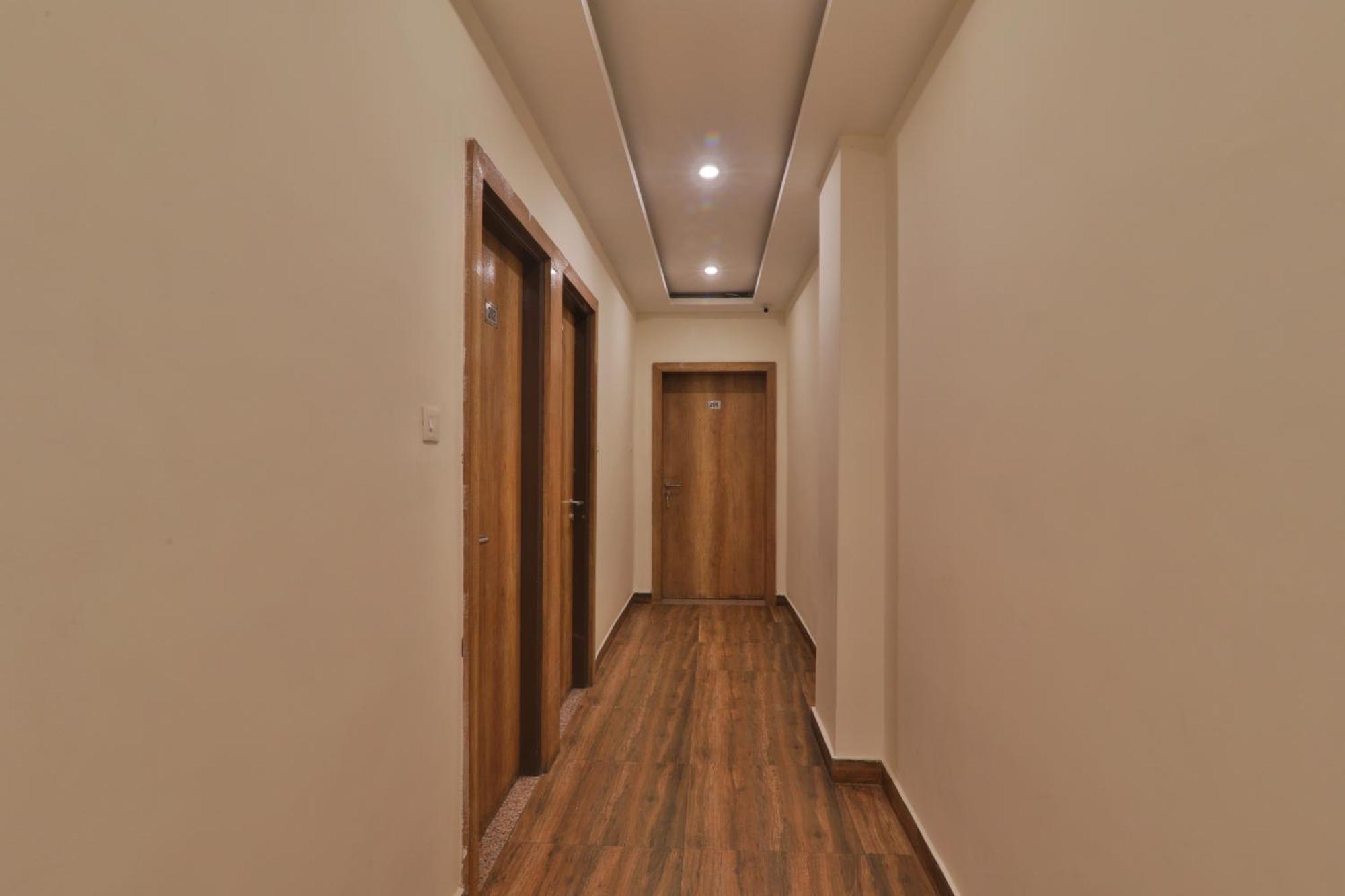 ורנאסי Hotel Janki Inn Sigra 2 Km From Kashi Vishwanath Dham מראה חיצוני תמונה