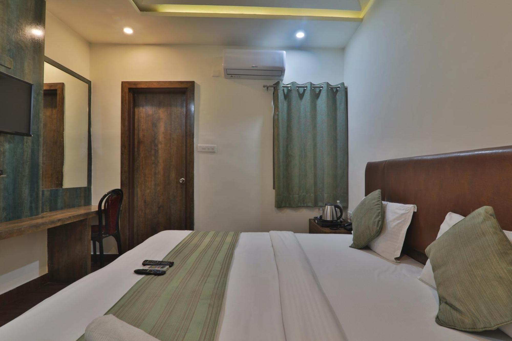 ורנאסי Hotel Janki Inn Sigra 2 Km From Kashi Vishwanath Dham מראה חיצוני תמונה