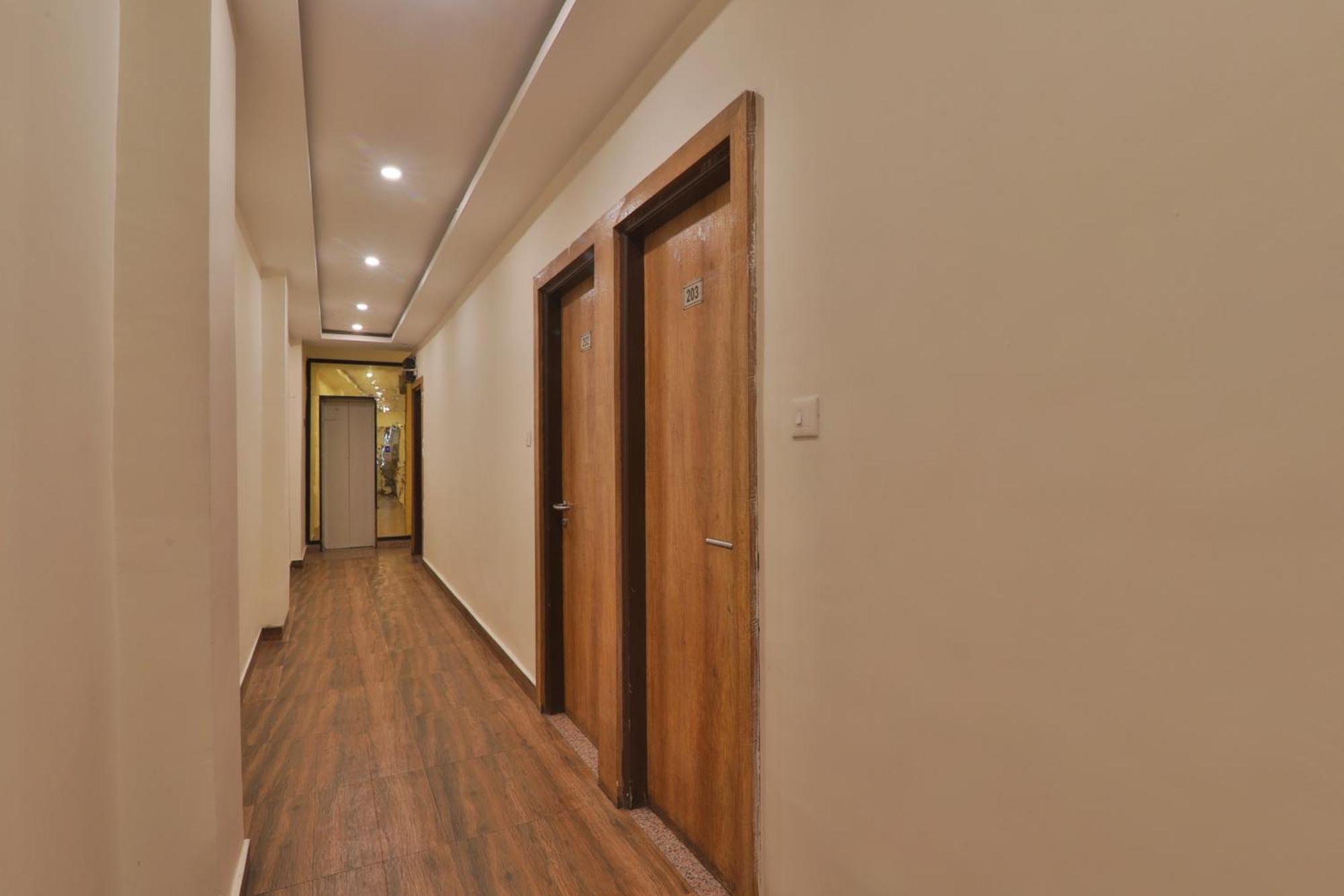 ורנאסי Hotel Janki Inn Sigra 2 Km From Kashi Vishwanath Dham מראה חיצוני תמונה